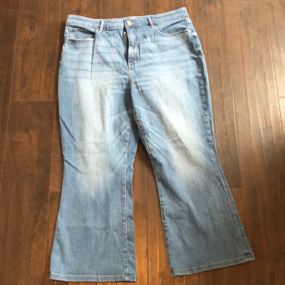 Loft size 33/16 light wash flare jeans curvy high waist kick crop